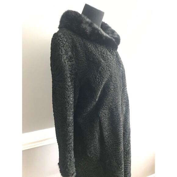 Vintage Livingston’s Black Boucle and fur trimmed 1960s overcoat - Picture 5 of 8